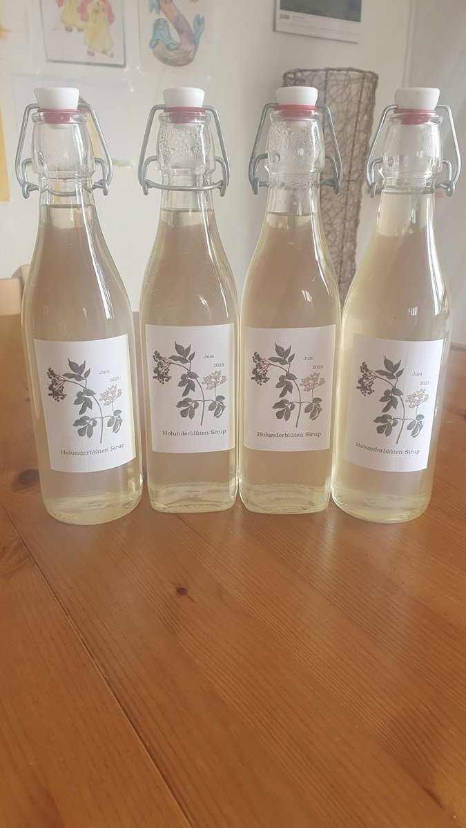 ProfErdalYalcin's tweet photo. Heute als Destillateur aktiv gewesen und #Holundersirup gekocht! Blüten aus dem eigenen Garten. 100% unbehandelte Blüten ..., hat was.

Mal sehen, ob es der Familie mundet. https://t.co/FHiaWO4m5t