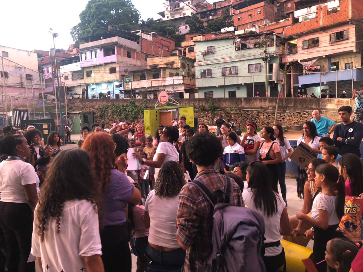 Gracias a todxs <a href="/Uquira_/">Uquira💜</a> <a href="/JovenPride/">Joven PRIDE | DDHH-LGBTIQ+</a> <a href="/LaPapeleraTH/">Fundación La Papelera Tiene Hambre</a> <a href="/rehabilitarte18/">Fundación Rehabilitarte</a> <a href="/HeartsOnVzla/">Hearts On Venezuela 🇻🇪</a> todo el equipo de Uniendo Voluntades, Katy ❤️ Eilyn ☺️🫂 

Entonamos: 

Actívate CON SAN BLAS 😎

Frente a la violencia
JUNTXS NOS CUIDAMOS. 

Vamos juntxs para San Blas ❤️