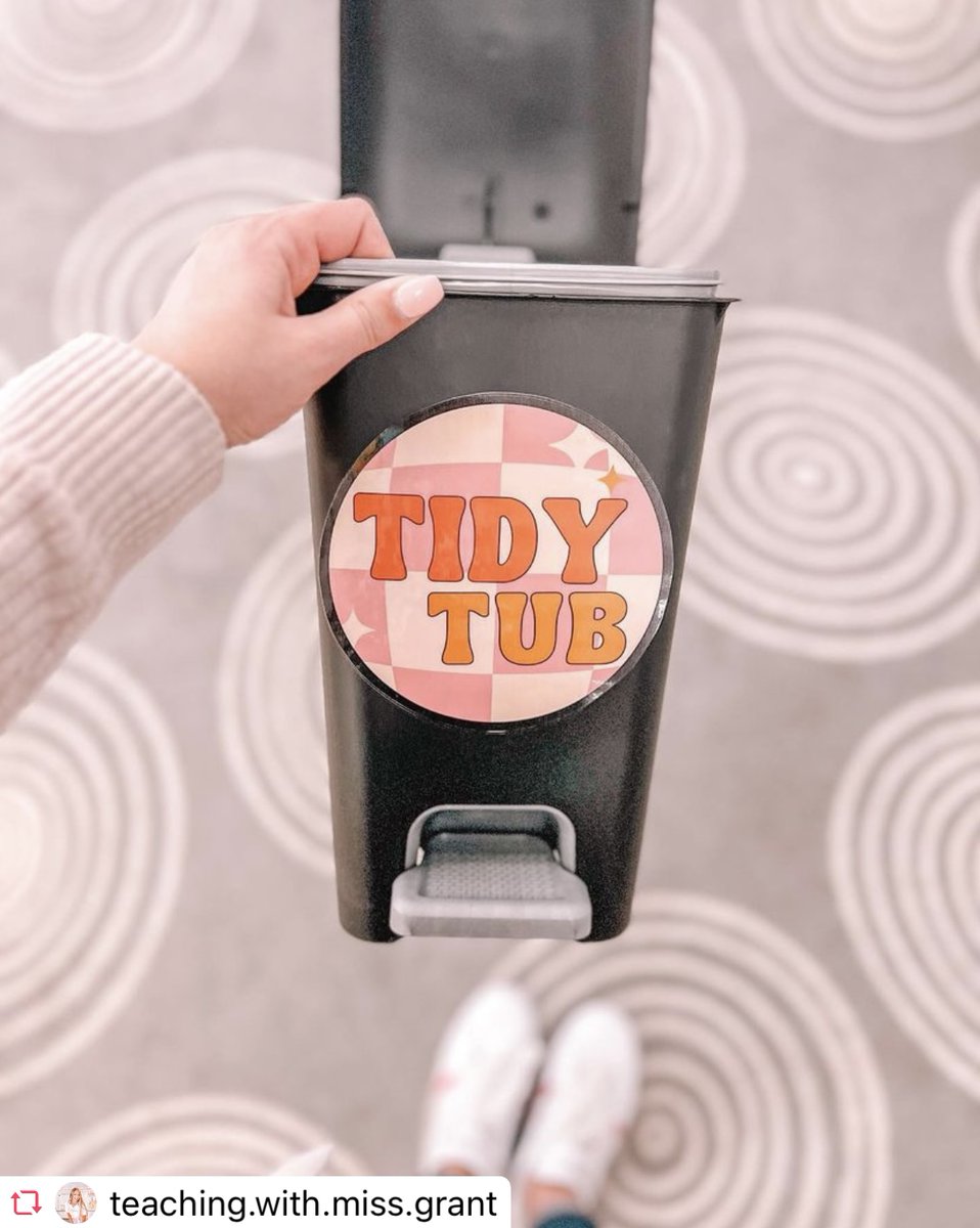 Sterilite_Corp's tweet image. With school ending, teachers need to start cleaning out their classrooms for a fresh start come the next school year. 🏫Our 2.7 Gallon Rectangular Step-On Wastebasket is the perfect accessory for clean-up time! 😍

#sterilite #sterilitenation #lessmess #springcleaning