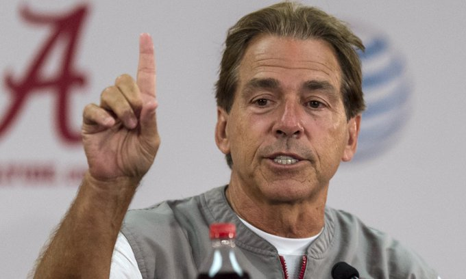 "Just because you're in command of a company, a team, or an army battalion, that does not qualify you as a leader. How you lead defines you as a leader."
—Nick Saban #TheLeadersMind 🏆 #Leadership 

amazon.com/Leaders-Mind-P…