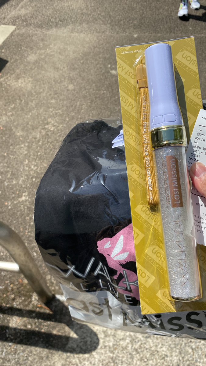 yat030's tweet photo. ワルキューレラストミッション！
初めての日本旅行なのに最終ライプ間に合うしかも人生初ライプなんて(´；ω；`)
言葉つかないほど感動したよ(´；ω；｀)
忘れないよ｡ﾟ(ﾟ´Д｀ﾟ)ﾟ｡ https://t.co/ZGbNHeRTxf