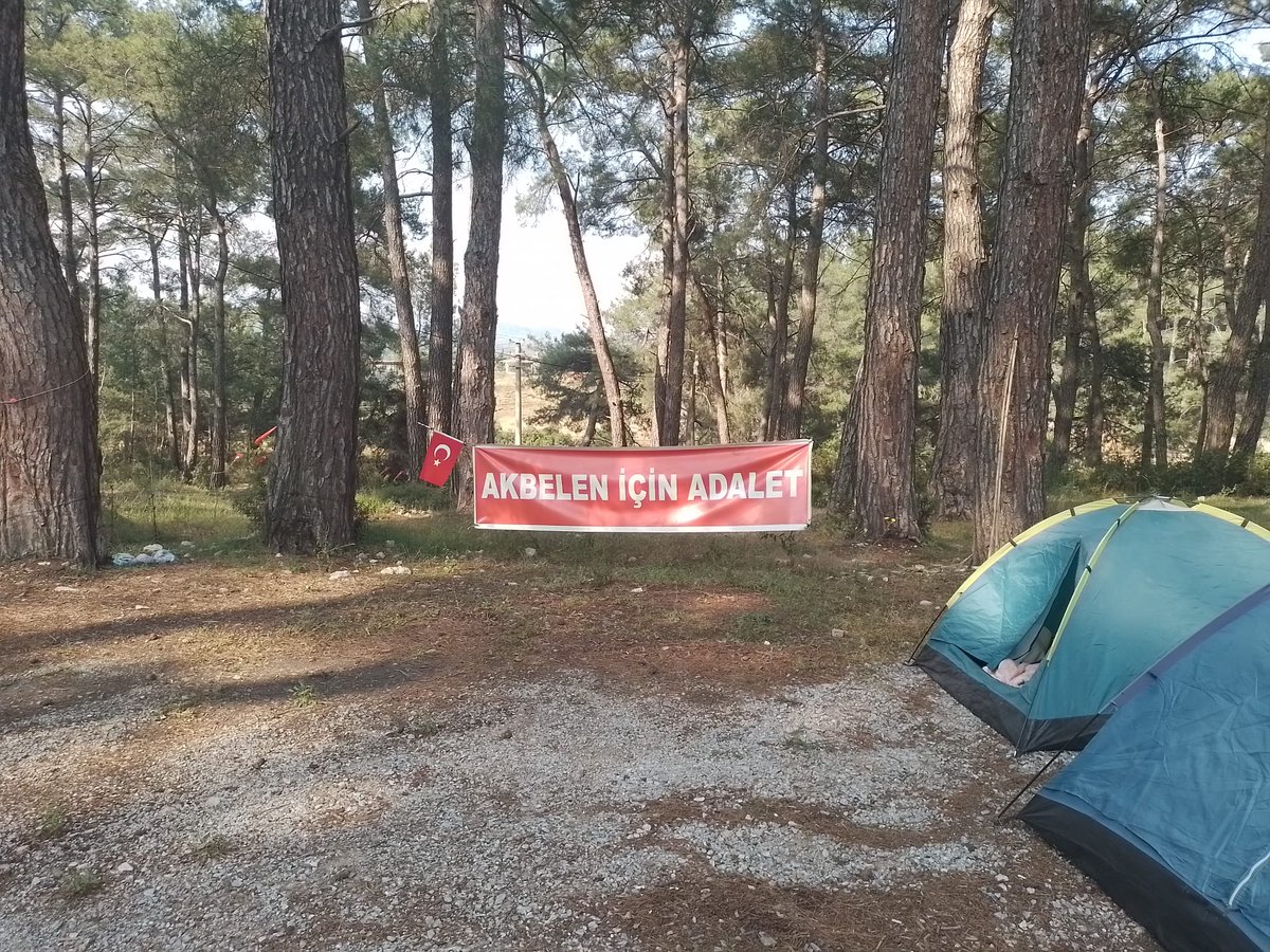 Akbelen orman alanına sahip çıkan Ekiz köylüler yanda görünen doğa katliamına artık 'dur!'dediler. Yaşam savunucularının desteği de onlar için çok önemli. #AkbelenOrmanınıVermeyeceğiz