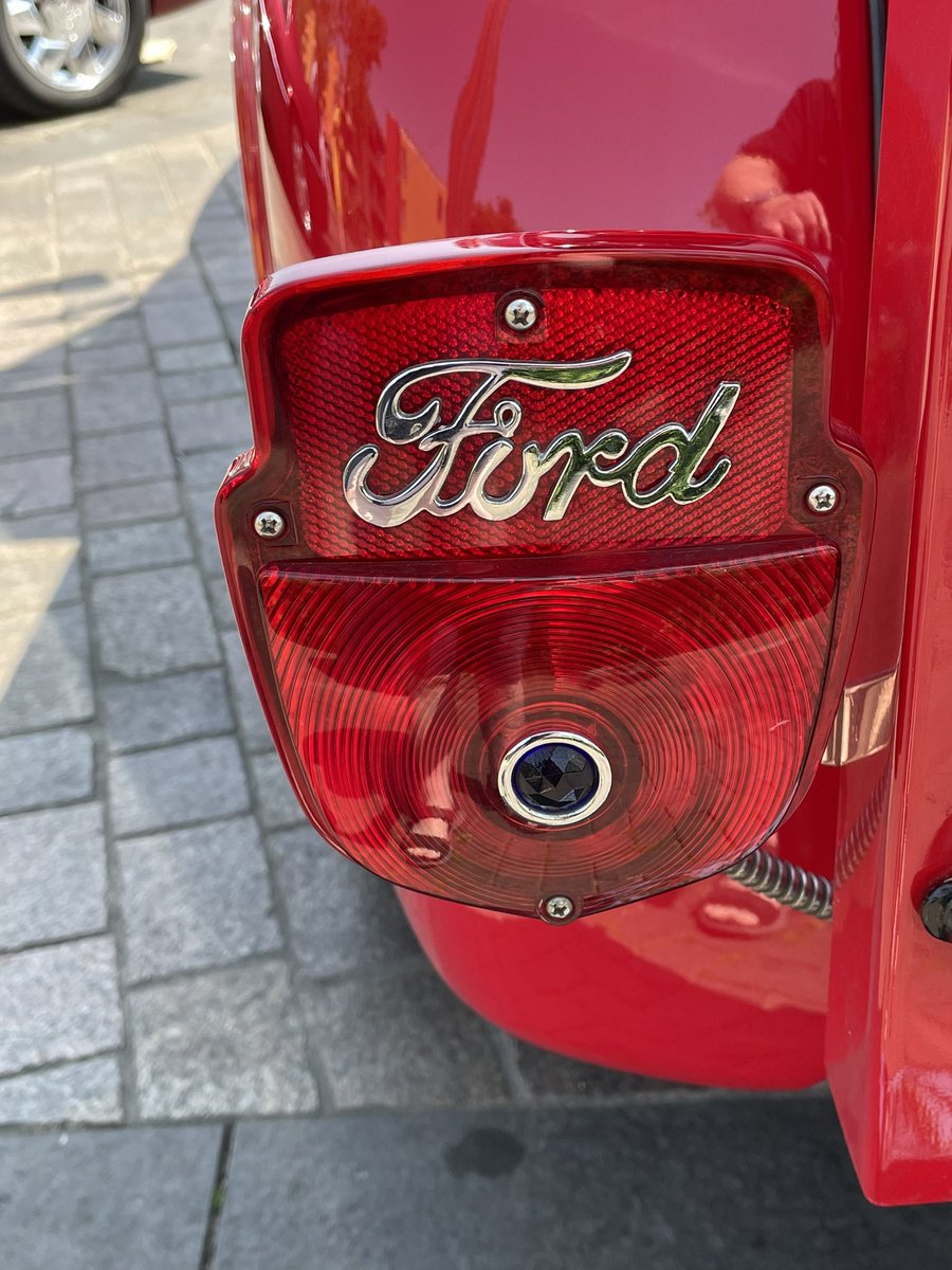 engelsefordclub's tweet photo. Veel mooie klassieke auto’s bij #Hilversumonwheels, helaas geen Engelse Fords, maar wel een paar Amerikaanse https://t.co/dzz98qnrN7