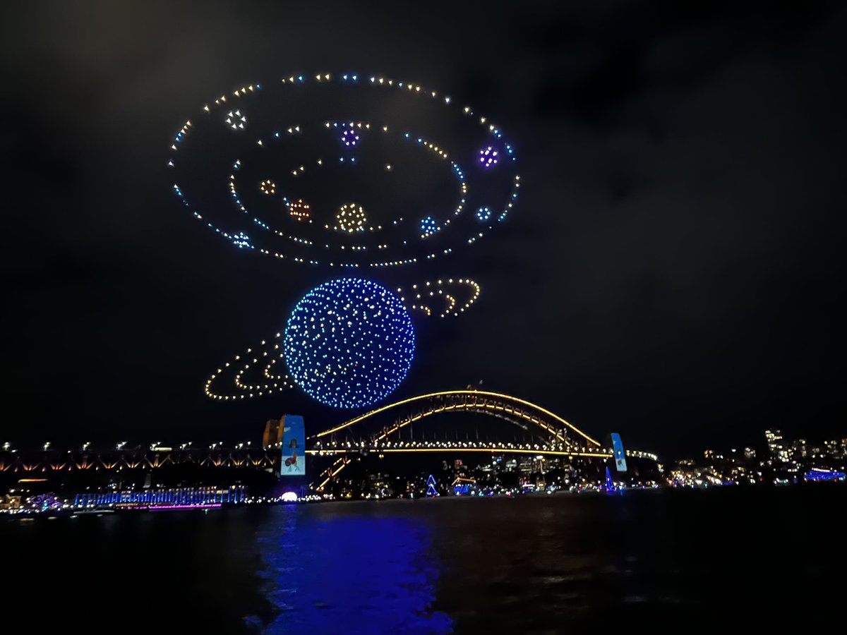 Saloni06260587's tweet photo. The biggest #drone show of Southern Hemisphere!

#sydneyvivid https://t.co/QEz0QqUCrI