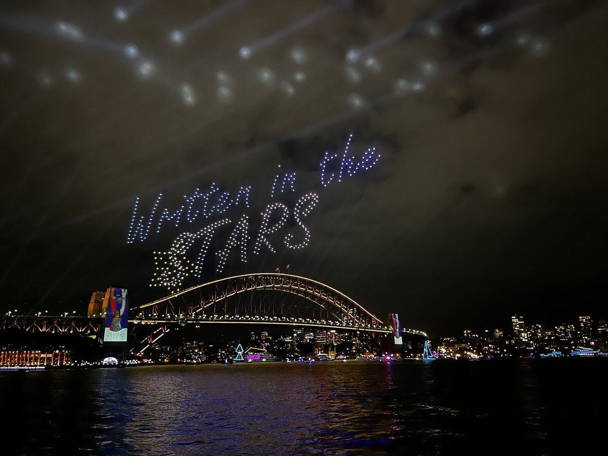 Saloni06260587's tweet photo. The biggest #drone show of Southern Hemisphere!

#sydneyvivid https://t.co/QEz0QqUCrI