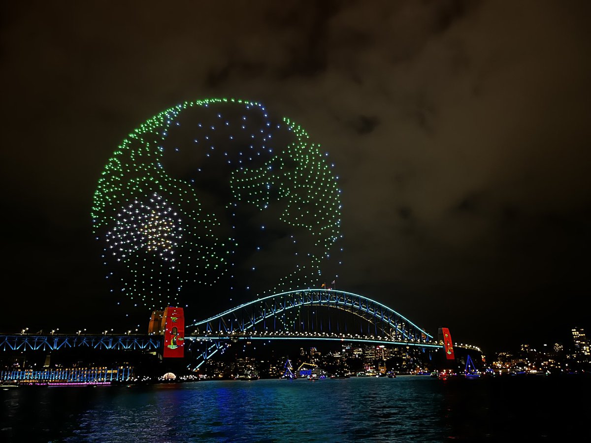 Saloni06260587's tweet photo. The biggest #drone show of Southern Hemisphere!

#sydneyvivid https://t.co/QEz0QqUCrI