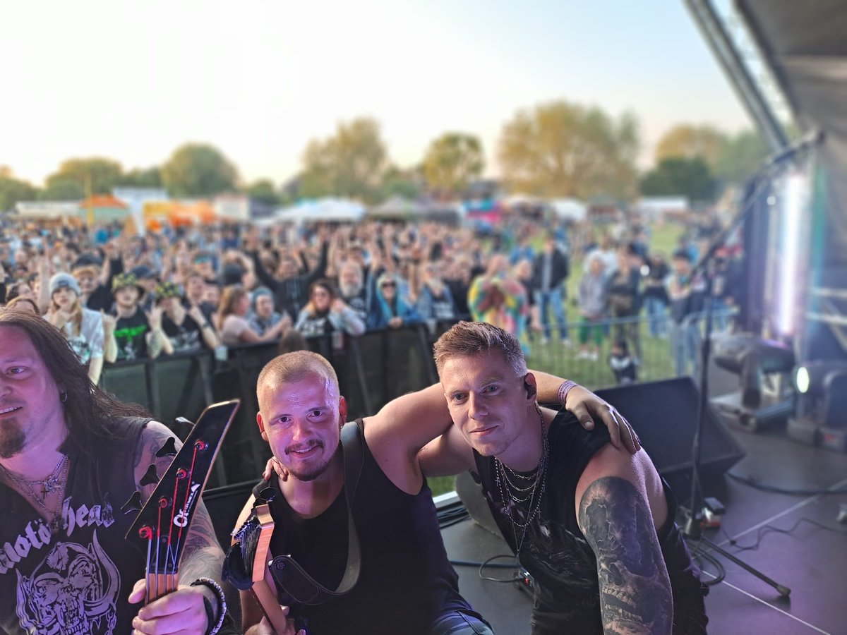 herewardband's tweet photo. Had such a blast at @CentreStageSF. The crowd was amazing! Big shout out to the crew. Until next time @SF_Cambridge 🤘
#music #musicfestival #festival #livemusic #HeavyMetal #vocals #guitar #bass #drums #entertainment #unsignedartist #unsignedmusic #NewMusic #debutep #alternative https://t.co/ziokD0JqnM