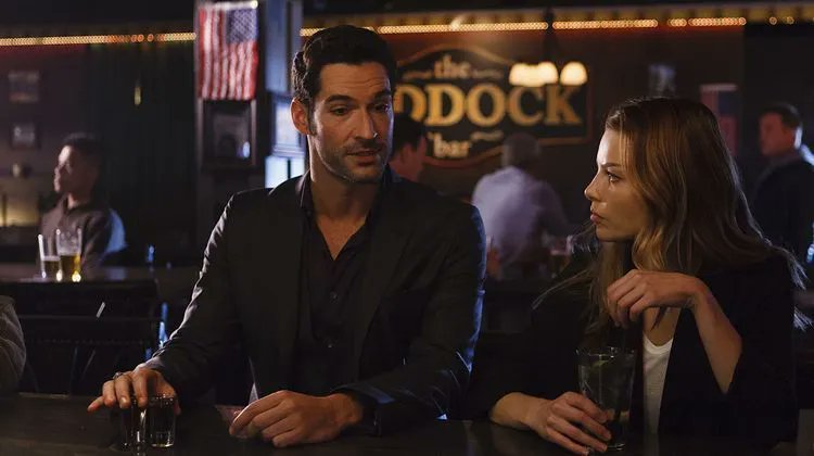 – 'Lucifer Morningstar' bu, sahne adın falan mı?
+ Tanrı vergisi maalesef.

🎬 Lucifer (2015)