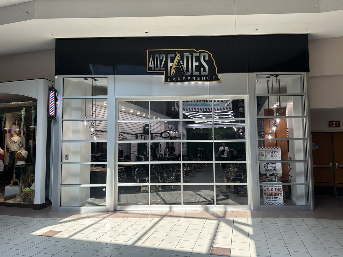 iKalebHenry's tweet photo. New barbershop in Lincoln! 💈 

My guy Treveon just opened up 402 Fades and I had to follow him over there. Love the cut he gives me and the conversation while I’m in. Looking forward to seeing how he grows this spot in the mall! https://t.co/oMFFgglvbT