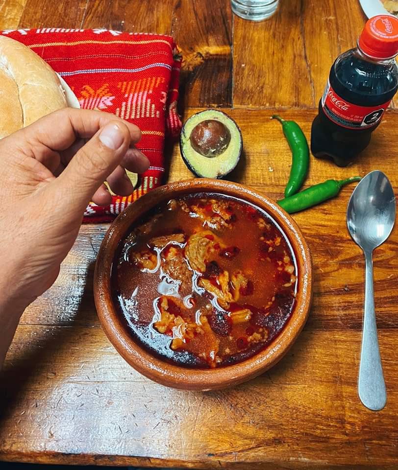 🌄Empezamos el día cargando pilas🔋con un rico menudito y una coquita bien fría‼️

¡Espero que tengan un excelente domingo! 😃