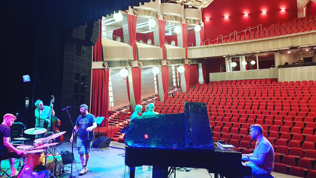 Soundcheck before first gig of our tour in Israël 

#tourlife #jazzconnection #louisprima #jumpnjive #orangeisthenewwhite #jazzconnectionband #israel #beersheva #theatre #hotjazzisrael