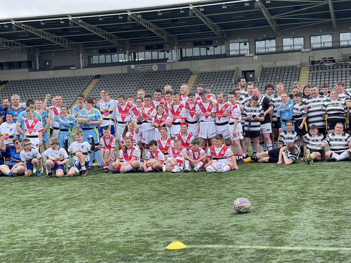#magicweekend with @CommunitySaints @Saints1890 @LDSuperLeague team. So proud of Alfie, social interaction of any kind is so difficult for him and he’s embraced everything today. This is more than just a game of rugby to these players! @rfl look at that smile 😊 @ComIntCare 🏉❤️