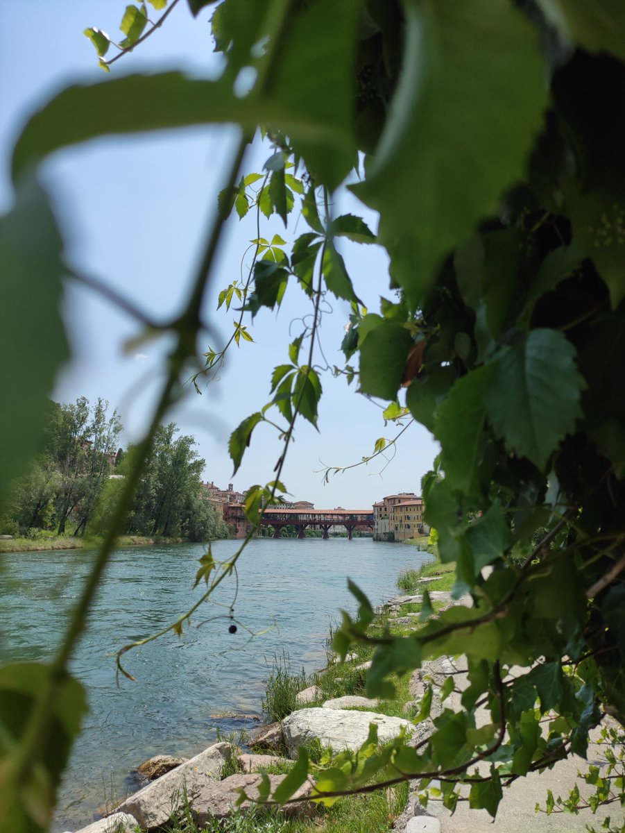 Buona serata e buon inizio settimana! 🥰

#visitbassano #bassanodelgrappa #visitvicenza #visitveneto #pontevecchio #pontedeglialpini #fiumebrenta #sunnyday #nature