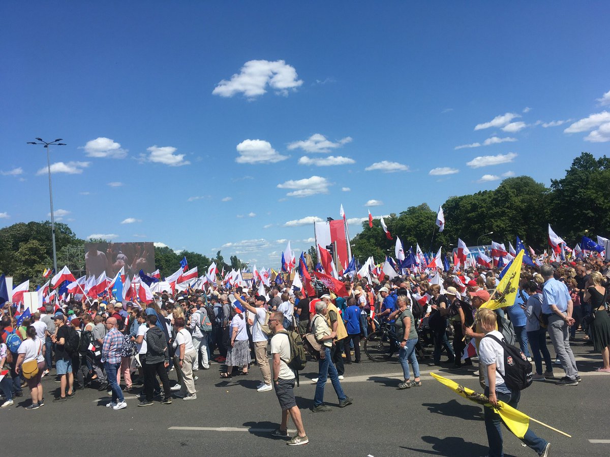Byłem. Czoło #4Czerwca jest już na Placu Zamkowym, a koniec jeszcze stoi na Pl. Na Rozdrożu.
