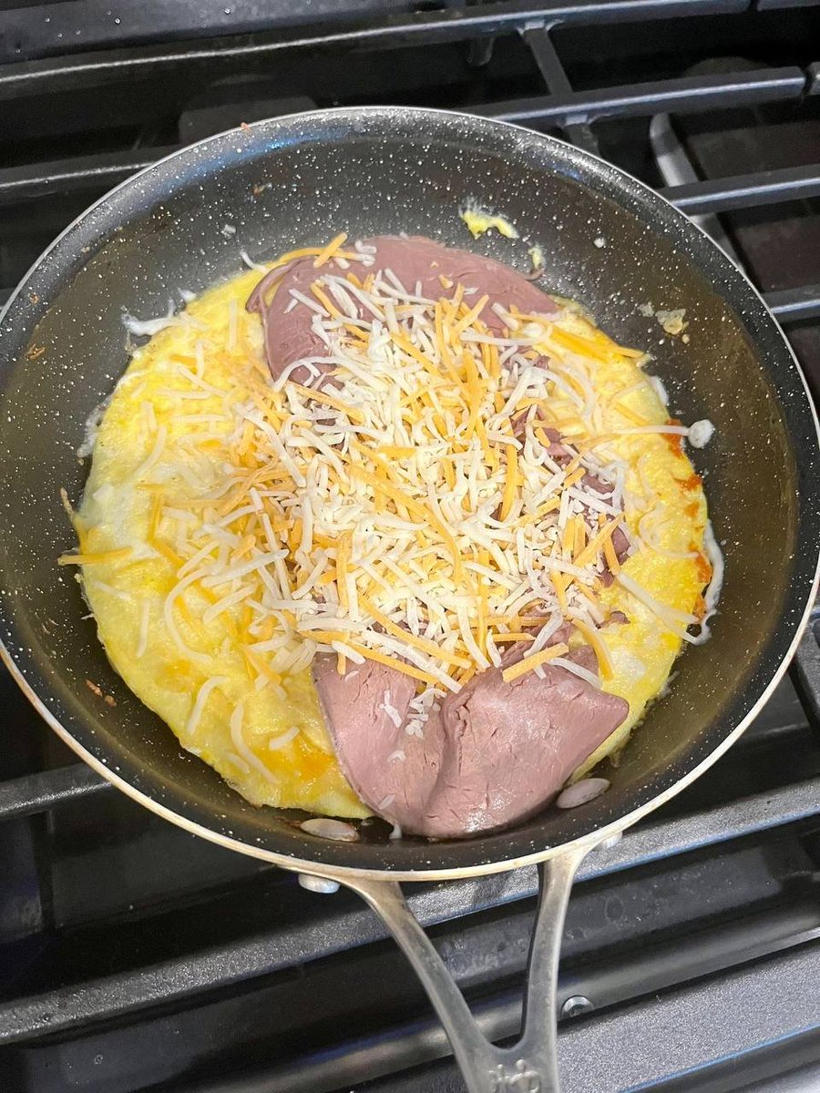 MayaMaya12145's tweet photo. Happy egg hunting!#Daily Life# Home Egg Beef Cake https://t.co/JRz8d1Opn7