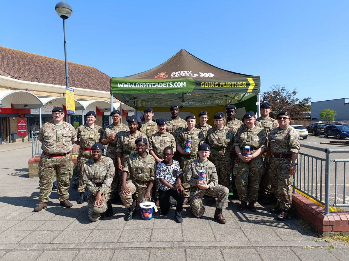 Cadets and CFAVs on our 2nd glorious day of sunshine raising money for Greenwich and Bexley Community Hospice... Well done all! @10selacf @GLSEACF