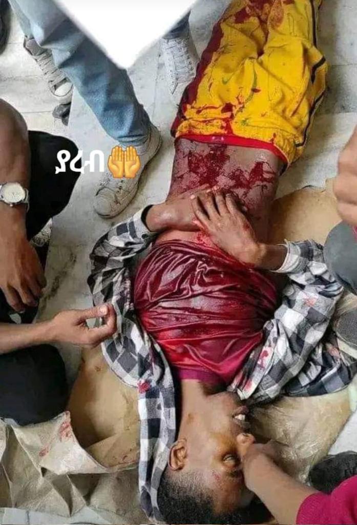 Nathan484325779's tweet photo. #Ethiopianmuslimsunderattack 
#Helpethiopianmuslims 
#IslamophobiaInEthiopia 
#Justiceforethiopianmuslims 
@NatSecCNN @AlJazeeraWorld @BBCWorld Ethiopian government attacking innocent Muslims inside there Mosque https://t.co/KKW51BC7V0