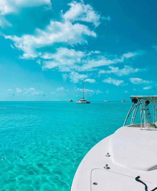 BeeyondBoats's tweet image. Who doesn't spend Vacations here? 😍🏝️💙