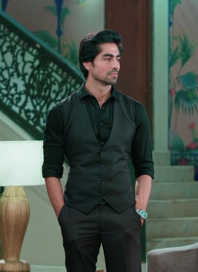 srk_hc_love's tweet photo. Same actor but they’d DEFINITELY hate each other.
Aditya Hooda will roast him so bad for having no self respect 😭😭😭
#yrkkh #HarshadChopda https://t.co/nr7UMdpm4Z