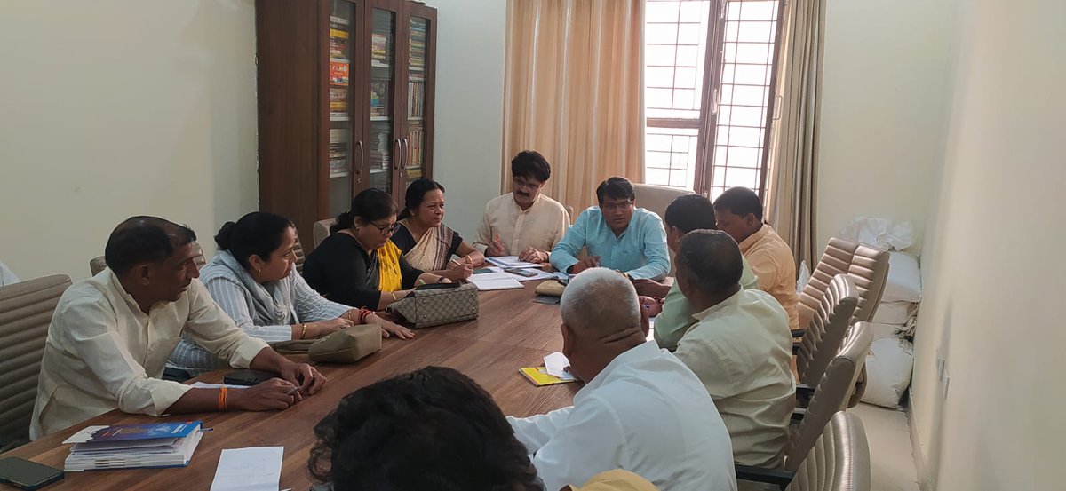 PunitDwivedibjp's tweet photo. #केन्द्र_सरकार के सफलतम 9 वर्ष पूर्ण होने पर #महासम्पर्क_अभियान मे चल रहे व आगामी कार्यक्रम की योजना रचना के तहत बैठक।
#BJP4IND
#BJP4UP
#बीजेपीवेस्ट
#dharmpalsinghji 
#BhupendraSinghChaudhary
#subhashyaduvansh
#mohitbeniwaljibjp
#satendrasisodiya https://t.co/PpcDT03t6O