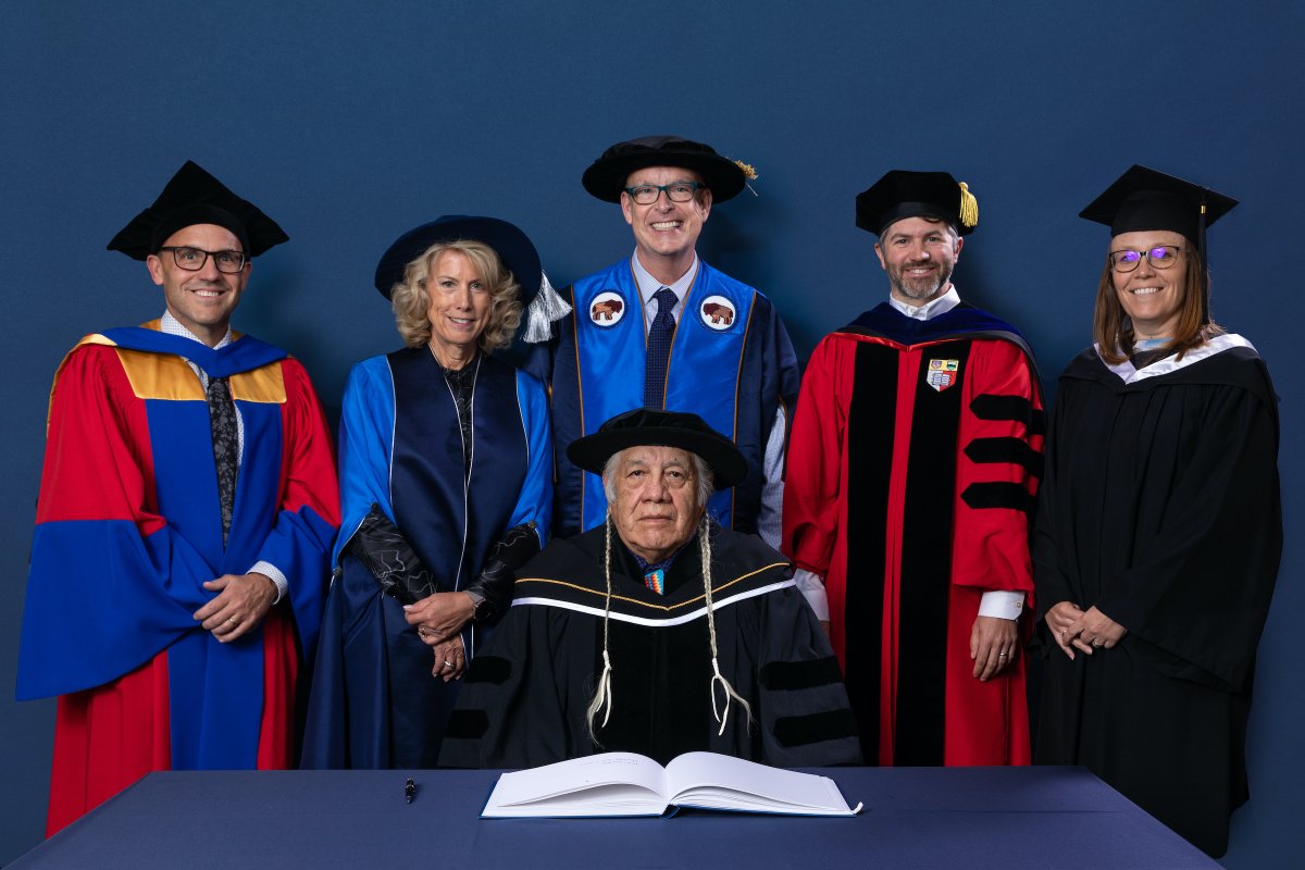 TimRahilly's tweet photo. Congratulations to 2023 MRU Honorary Doctor of Laws recipients - Nancy Southern, Leslie O'Donoghue, Don Baker, Bruce Startlight, John de Chastelain and Cheryl Foggo. Recipients are leaders and builders who have given back to their communities. #MRUgrad
https://t.co/7VtNO8A9CU https://t.co/LnWt7aIOmj