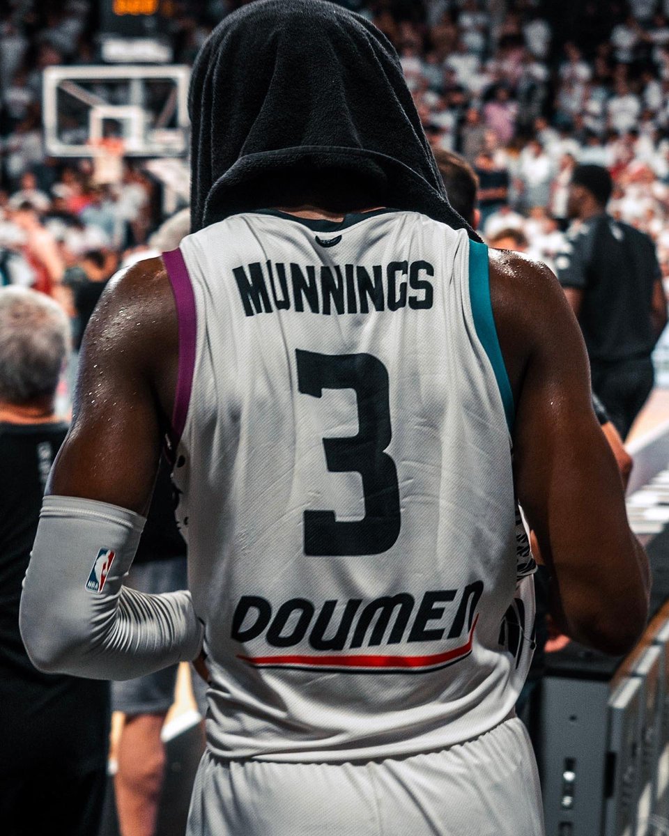 Year 4 is in the books! I have grown so much this year. Mentally, physically and spiritually!  First and foremost I want to give Thanks to my Lord and Savior for keeping me through all the ups and downs this season.  #sundayvibes #BetOnYourSelf  🙏🏾💯🧬