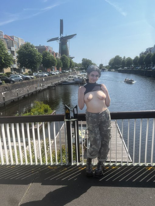 Greetings from the Netherlands ♡ https://t.co/KtImUeRTSW