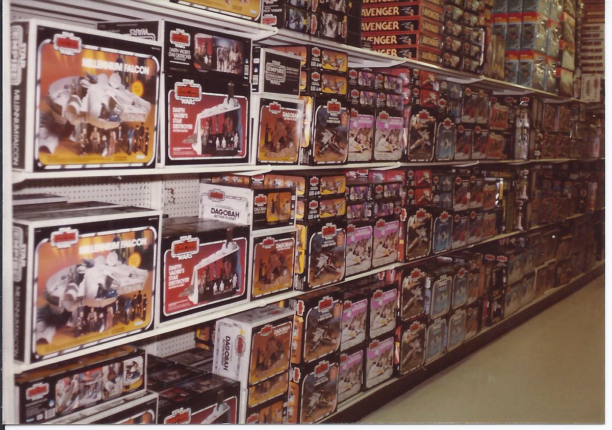 Who wishes stores still looked like this? 🙋‍♂️
#VintageStarWars #Kenner #StarWars