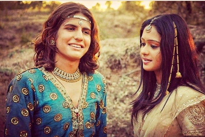 urvisoniaa's tweet photo. The GOAT Og prithvi sanyo 😍😭
Till date no one could create euphoria like they did
National crush n pair
Insane chemistry >>>>>
#RajatTokas #MugdhaChapekar
#PrithvirajChauhan #Sanyogita
#MuRat #PriYo https://t.co/sJIOzHpH9G