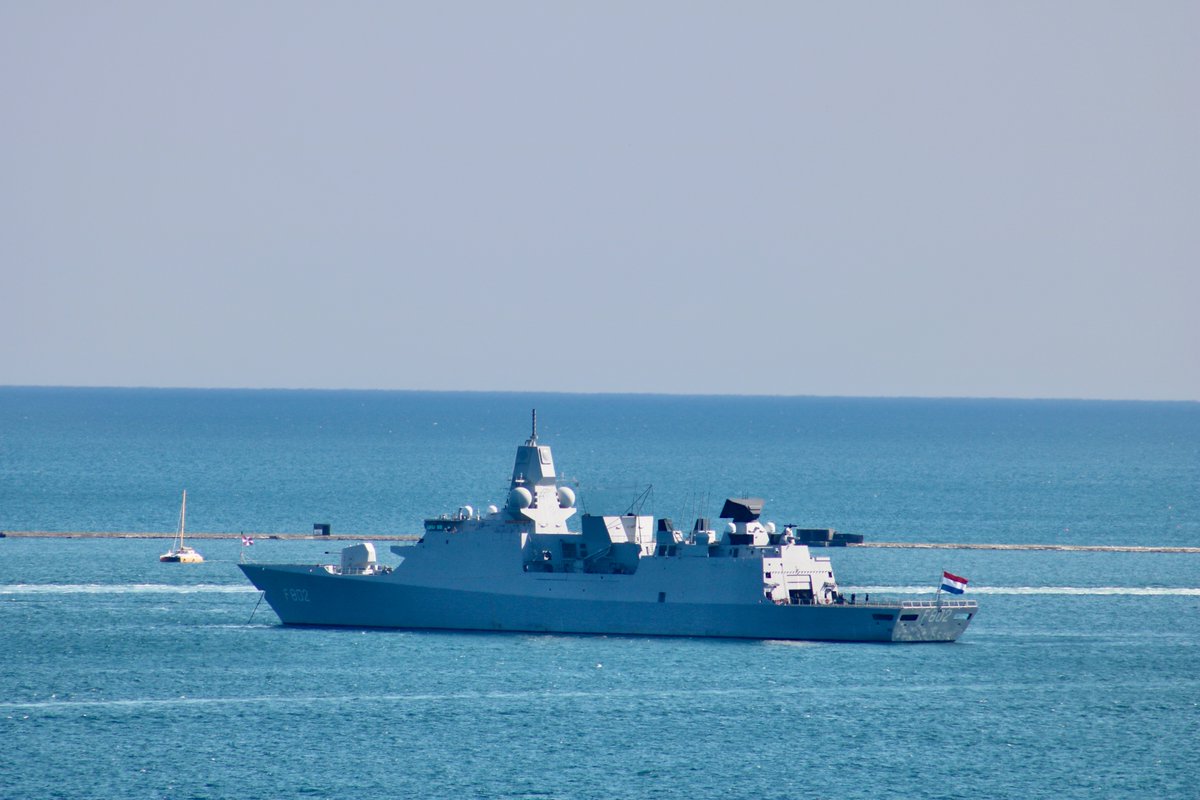 Dutch warship HNLMS De Zeven Provinciën (F802) at the Plymouth Breakwater this afternoon @NavyLookout @IanFlem29183756 
All the latest 24 hour live webcam shipping movements in the Sound: westwardshippingnews.com
contact@westwardshippingnews.com