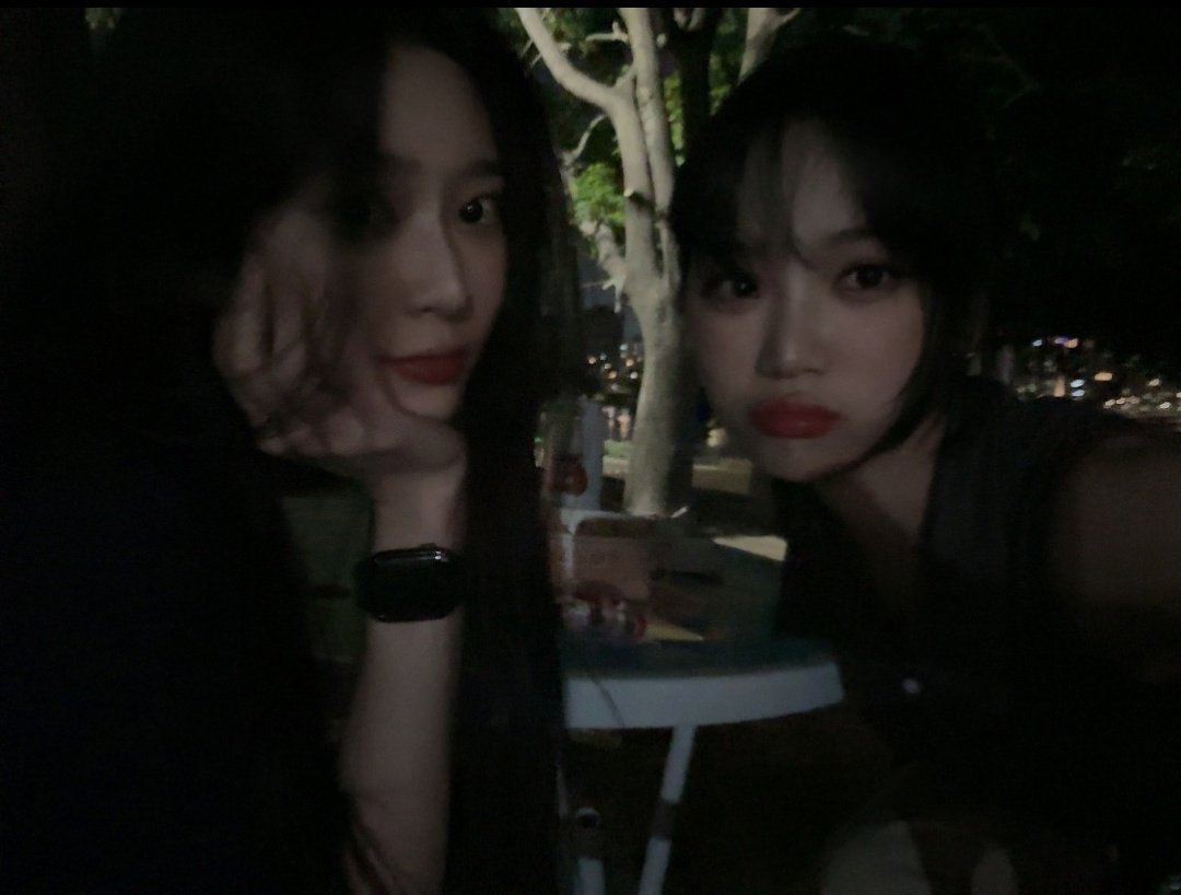 2KIM BREATHEEEEE

2021                               2023😭😭