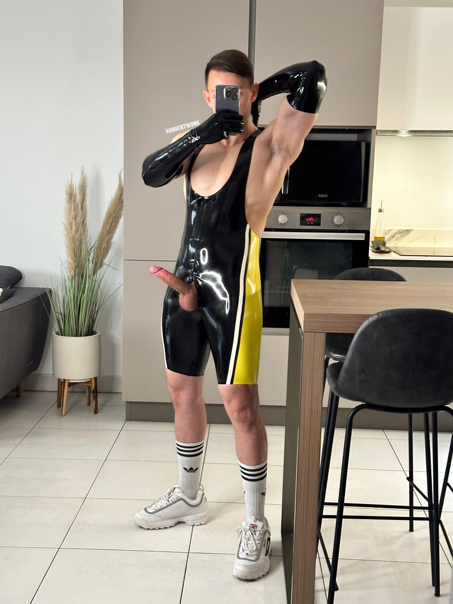 rubbertwunk_2's tweet photo. Do I even have to tell you where to lick boy ? 😏 https://t.co/2JygN9BEZD