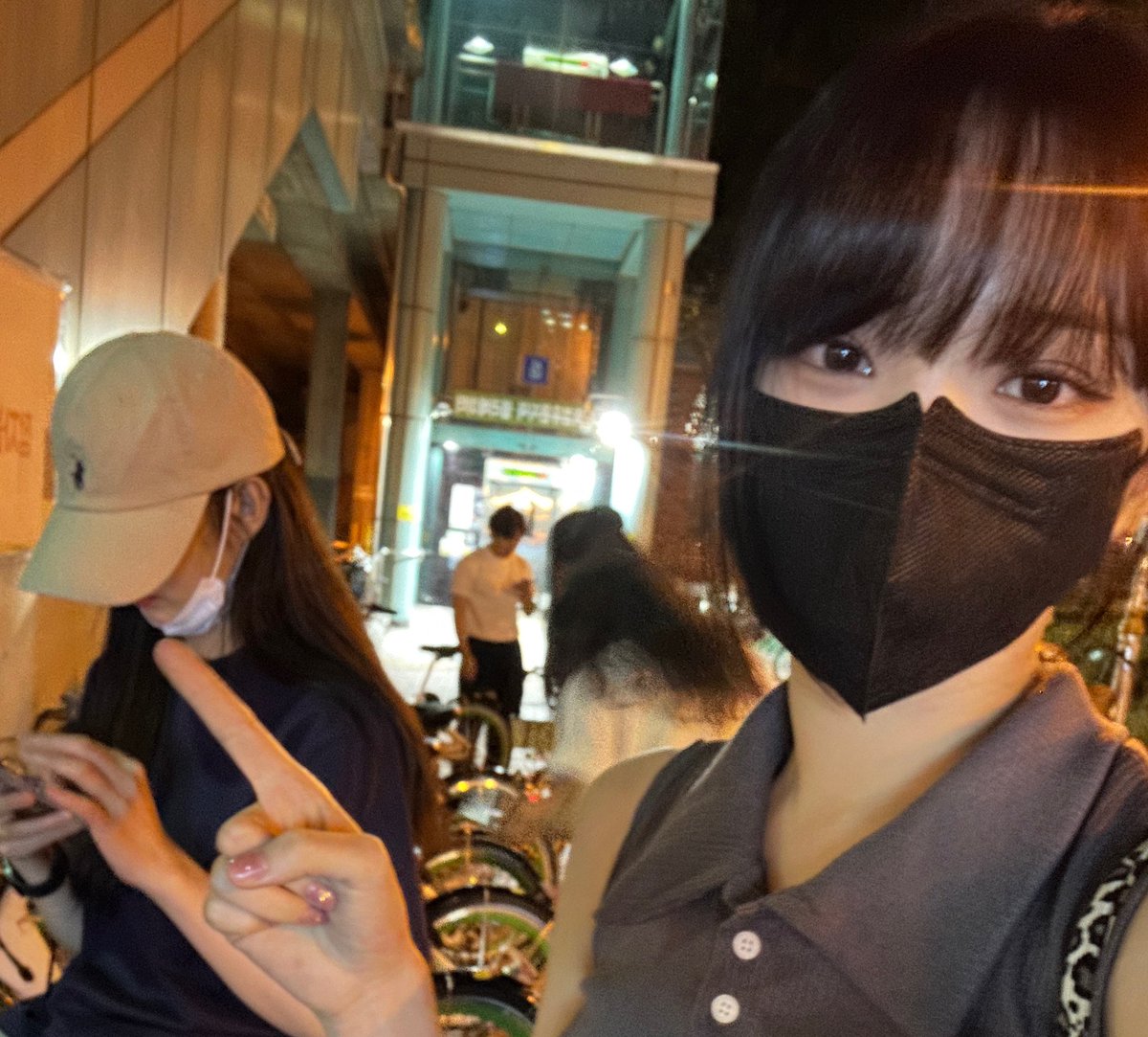 CHAEWONCENTRAL's tweet photo. 💭 [WEVERSE] 230605

#CHAEWON Weverse Update! (1/2)

🐯: Fearnot, get on the bike before it gets hot ☺️
The weather was so nice that I ate ramen with Mindyu (Minju) and got refreshed

📎 https://t.co/IDtO66Hq76

#KIMCHAEWON #김채원 #チェウォン
#LE_SSERAFIM #르세라핌 @le_sserafim https://t.co/PtzoKDuwO6