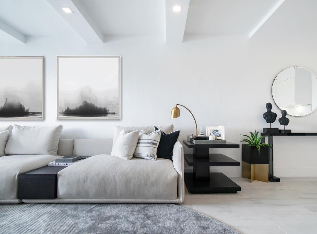 What do you think of these modern, spacious, and yet cozy living room?

#realestate #realestatelifestyle #househunting

📸 👉 IG: @igworkshopinteriors