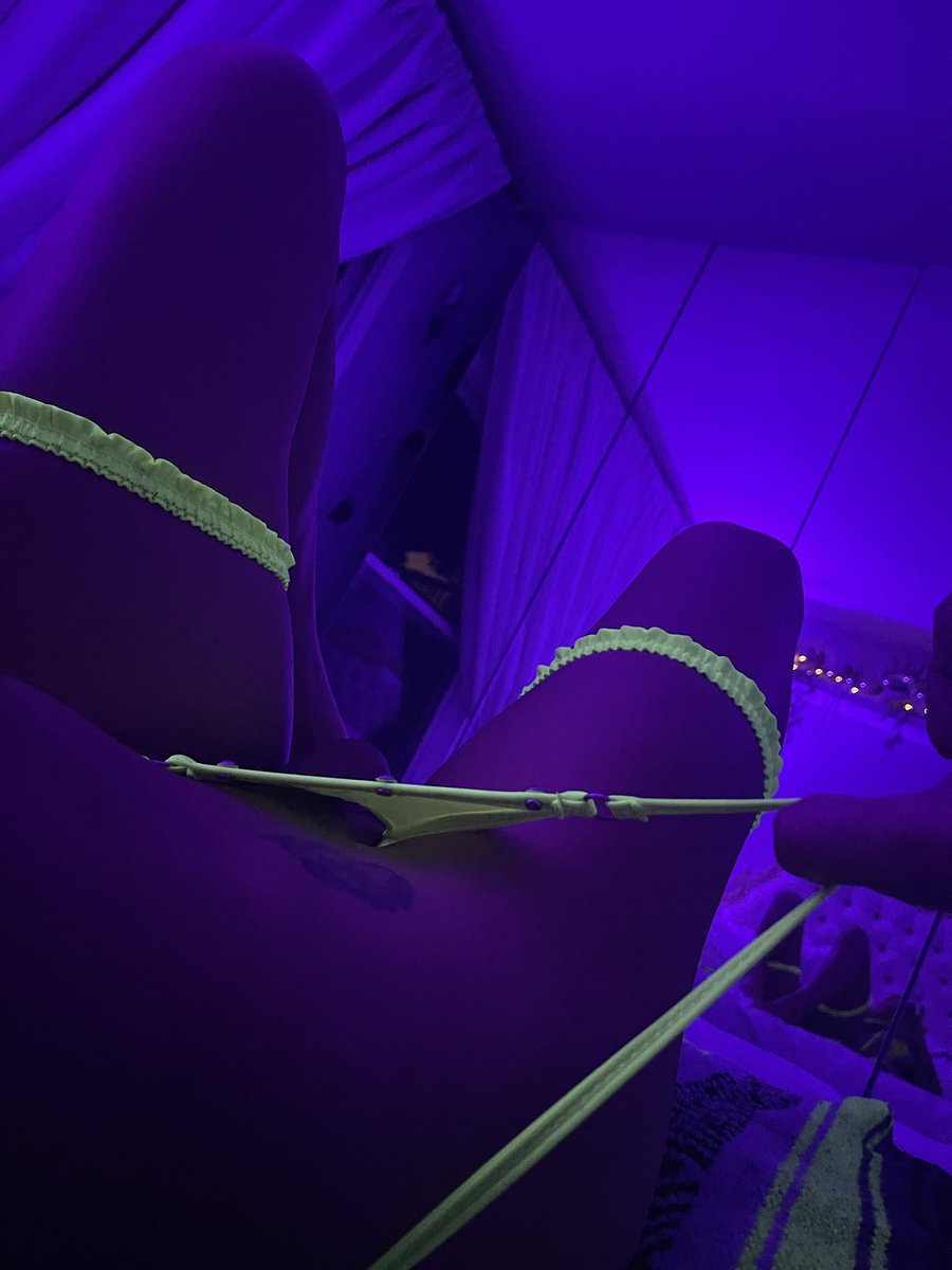 Nude beach here I cum 🧜🏽‍♀️
#nudebeach #miaminudebeach #haulovernudebeach #beach #beachbabe #miami