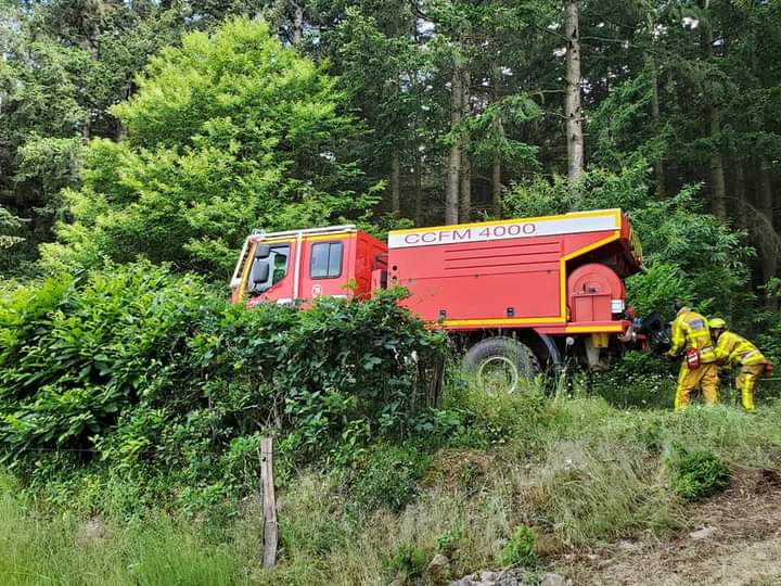 Ce matin manœuvre #FDFEN de la Cie #Digoin à #Issylévêque pour une vingtaine de pompiers du <a href="/SDIS71/">Sapeurs-pompiers de Saône-et-Loire</a> en vue de se préparer  aux risques #feuxdeforêts. 
L'occasion pour travailler transit et alimentation du groupe, topographie, établissements, et manœuvre de rempli.