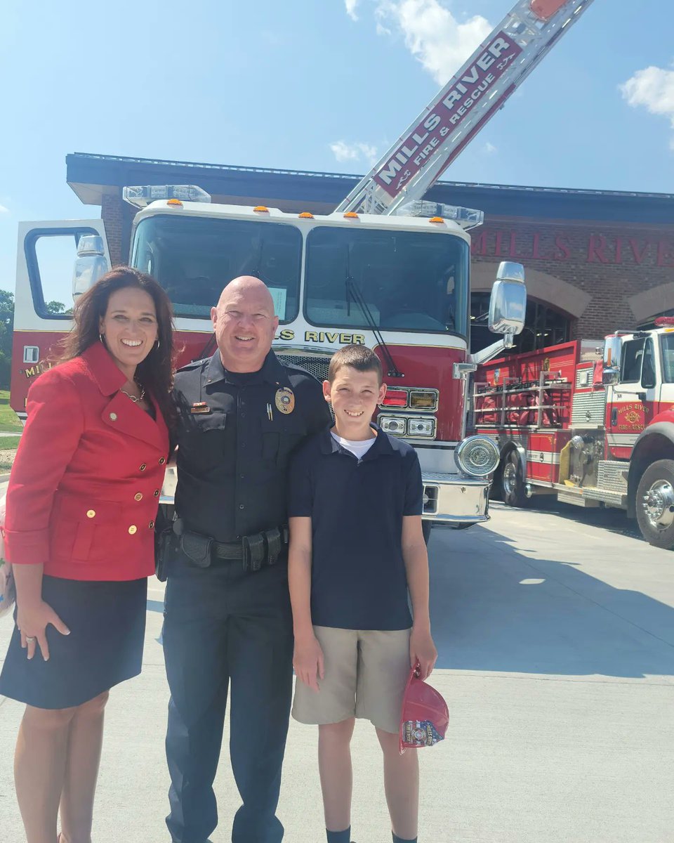JenBalkcom's tweet photo. Congratulations to Chief Rick Livingston and the Mills River Fire and Rescue on the dedication of their new Firehouse. Thank you to everyone who had an impact in making the dreams come true for Mills River Fire and Rescue. #millsriver #nchouse117 #hendersoncountync #firehouse https://t.co/GIV0kqqoQc