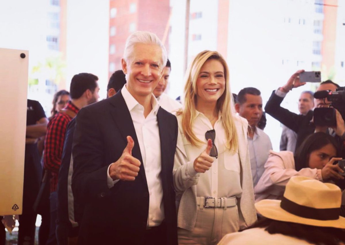 Fernanda Castillo (@fercastillodm) on Twitter photo Junto con mi esposo <a href="/alfredodelmazo/">Alfredo Del Mazo</a>, acudí a votar. Invito a toda la ciudadanía y en especial a los jóvenes a ejercer su derecho y participar en estas #EleccionesEdomex Junto con mi esposo <a href="/alfredodelmazo/">Alfredo Del Mazo</a>, acudí a votar. Invito a toda la ciudadanía y en especial a los jóvenes a ejercer su derecho y participar en estas #EleccionesEdomex