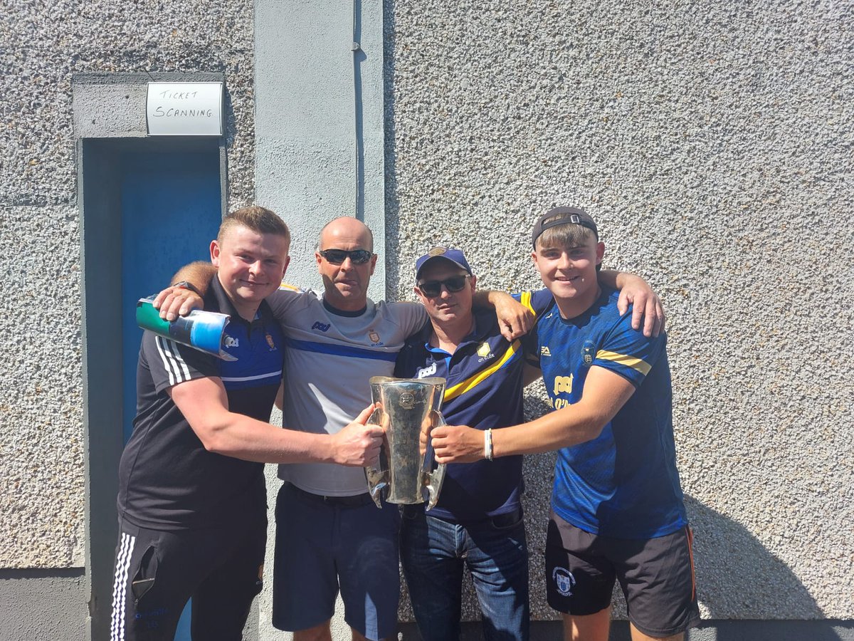 Some former greats getting their hands on the cup today