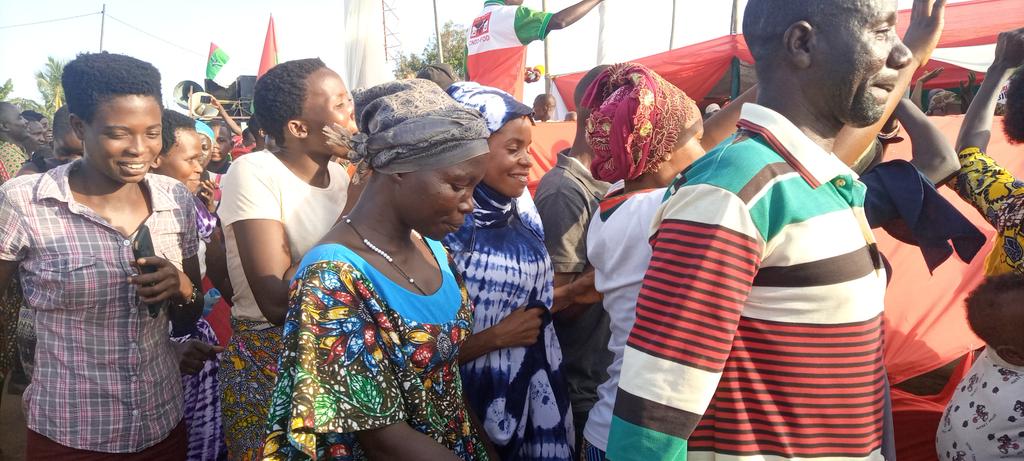 Cndd_FddRumonge's tweet photo. 4/4 Abanywanyi bashasha bangana mirongo 87 bavuye mumigambwe itandukanye nibo bakiriwe kumugaragaro mu mugambwe @CnddFdd kuruyu wa 4/06/2023 ku mutumba #kagongo
@nancymutoni https://t.co/VsomqxkOEc