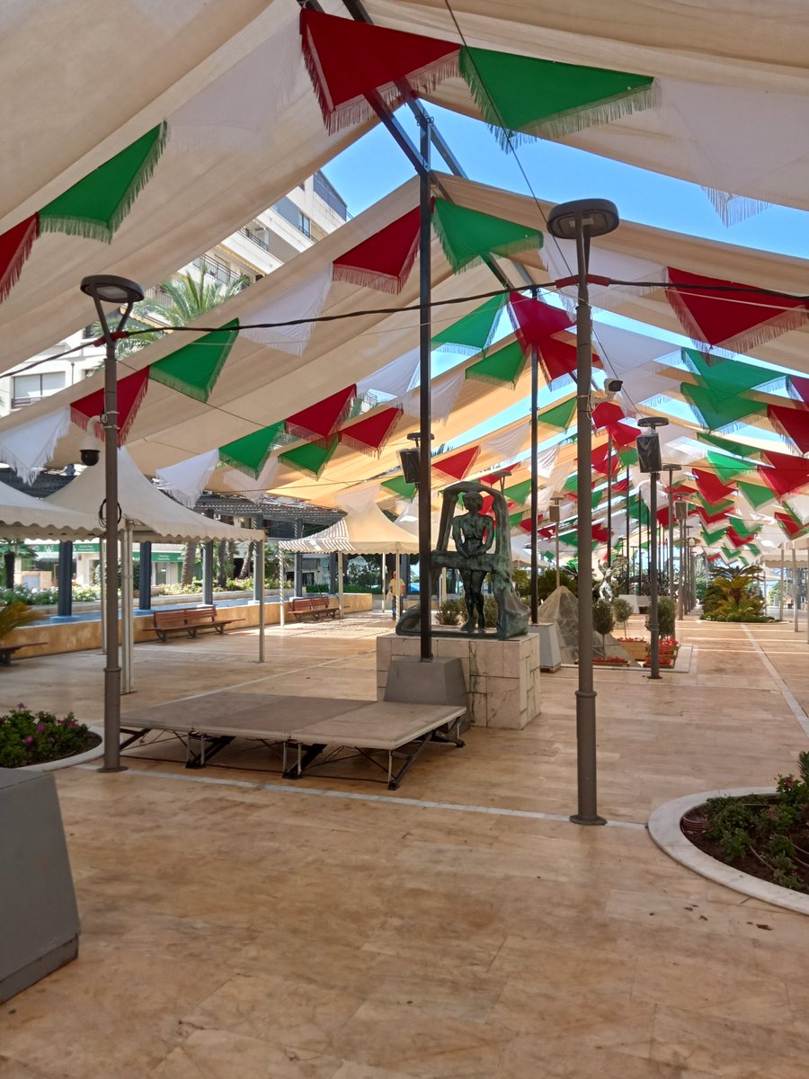 TourMarbella's tweet photo. ¡¡Marbella huele a feria!!
La Avenida del Mar y el Parque de la Alameda se engalanan para recibir del 6 al 12 de junio la Feria de San Bernabé 2023.
Buena ocasión para conocer el Centro Histórico de Marbella de la mano de Guías Oficiales de Turismo.
Te esperamos!!

#feriamarbella https://t.co/0ij83p4o2o
