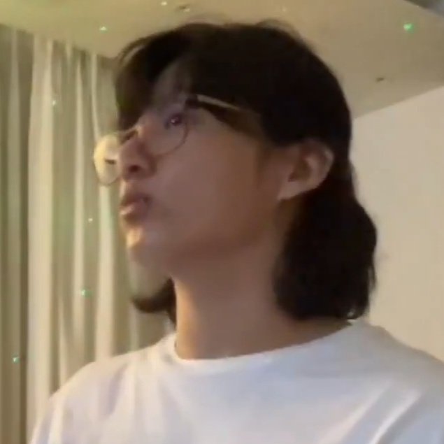 nygmahopee's tweet image. SI SE CORTO EL CABELLO HERMANAS, LO QUE DIJO EN SU ANTERIOR LIVE. NOOO, YO NOOO QUIERO CREER ESO, TODO ESTO ES POR SU ALBUM JJK1 IS COMING. VERDAD, JEON JUNGKOOK???