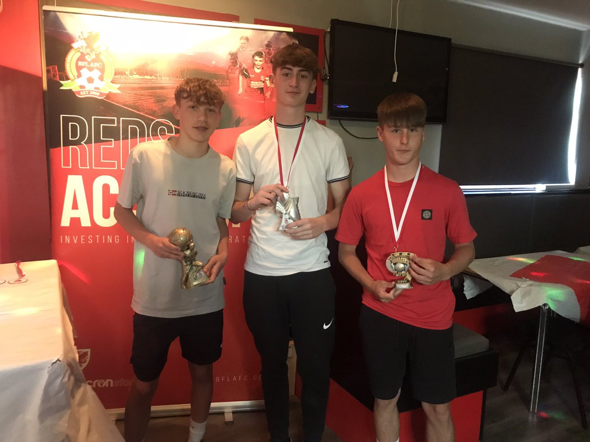 19mason73's tweet photo. Briton Ferry Llansawel U15s Academy presentation.👏👏👏
#goldenboot
#Playersplayer
#managersplayer
Thanks to @BarRed2012 
@AndyHillo 
@bflacademy 
@BFLLAFC https://t.co/VOl7qXpB3C
