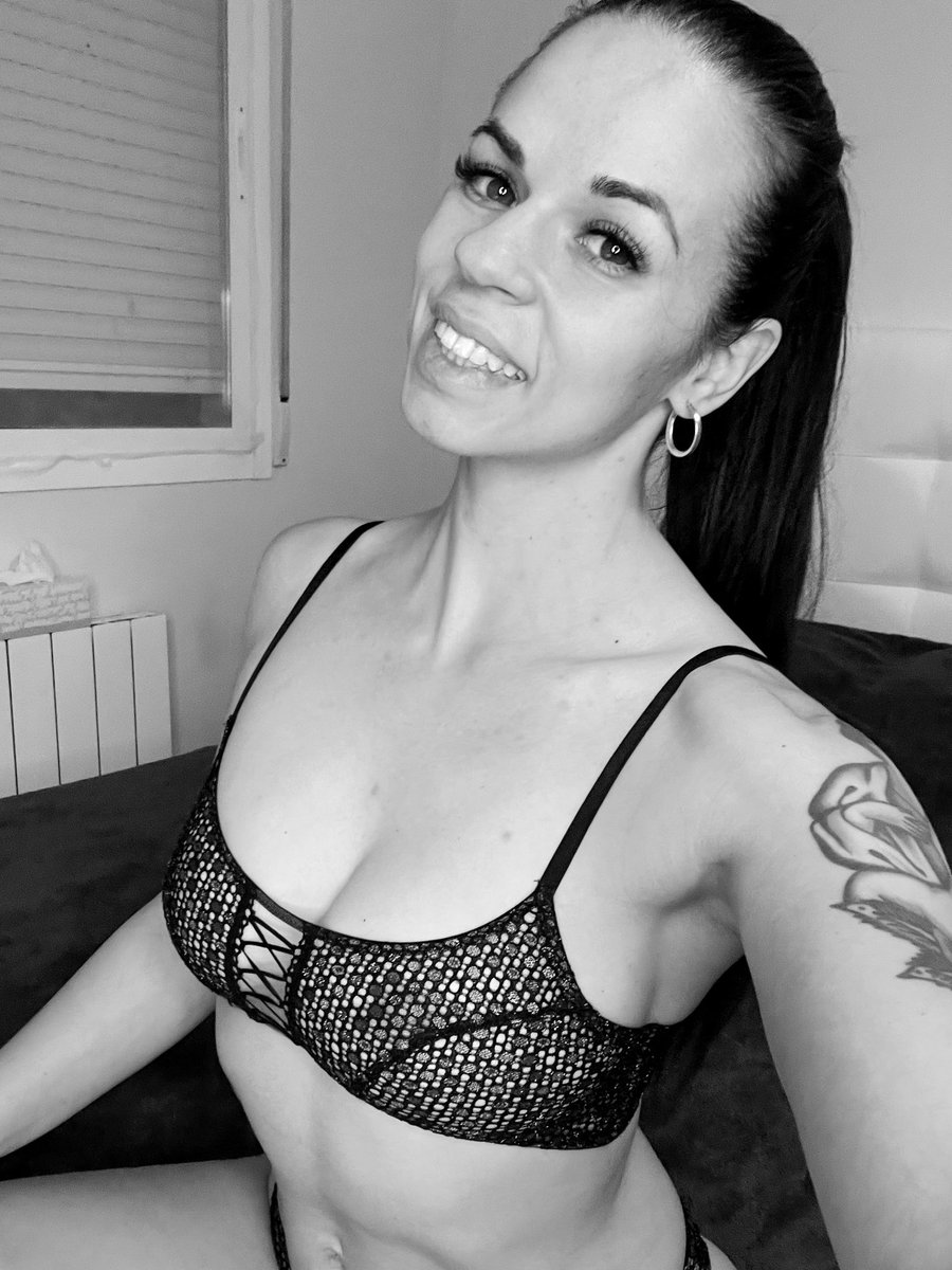 Nekane on Twitter: "Me ayudáis votando mis vídeos? 🫶🏻👉🏻 https