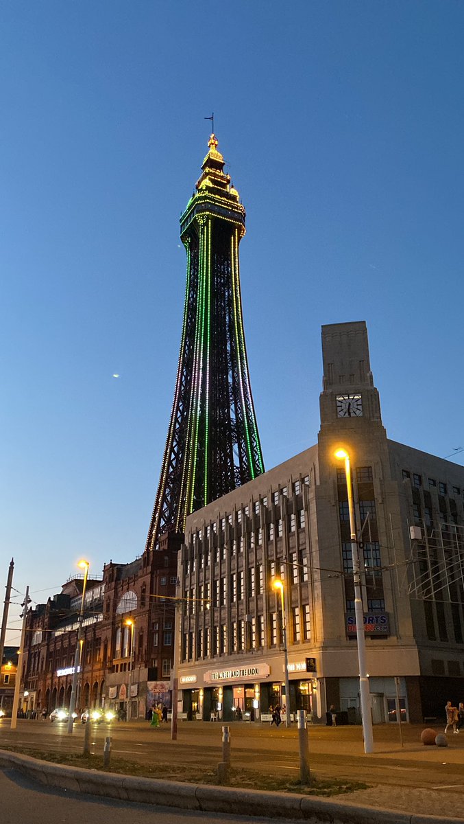 jade_mack1's tweet photo. An emotional rollercoaster of a concert, the lads celebrated Marks memory in the best way, also to support them The Script Family raised money to light up the Blackpool tower green, white and orange for Mark 💚 https://t.co/PVgDBB53bE