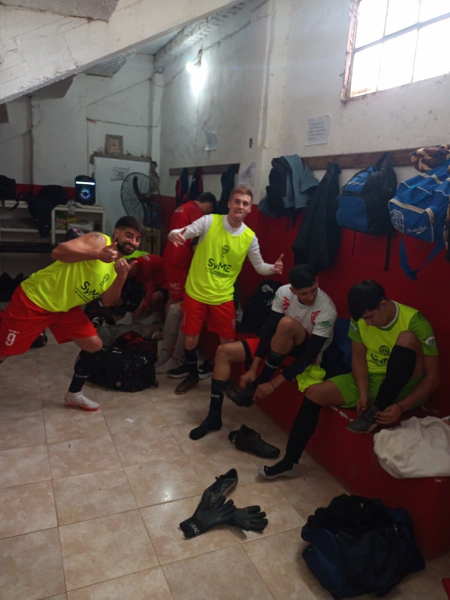 huracantancacha's tweet photo. El que mete goles festeja como quiere... 

Bancan shat? https://t.co/s03k4qaLLS