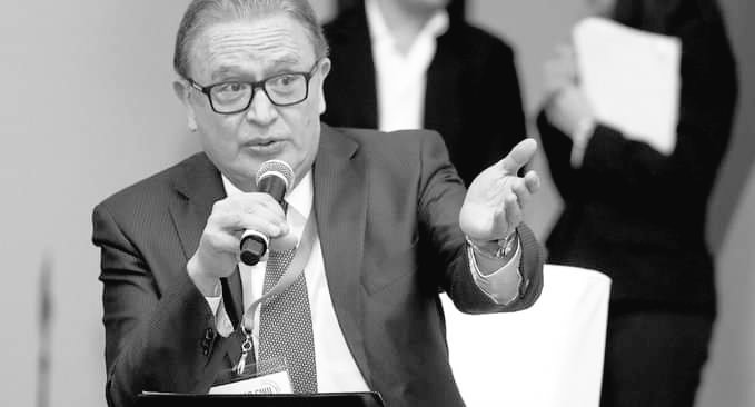 #UltimoMomento Se confirma la lamentable muerte del periodista #RicardoRocha a los 76 años de edad quien por años lideró las primeras filas del periodismo en México. QEPD.