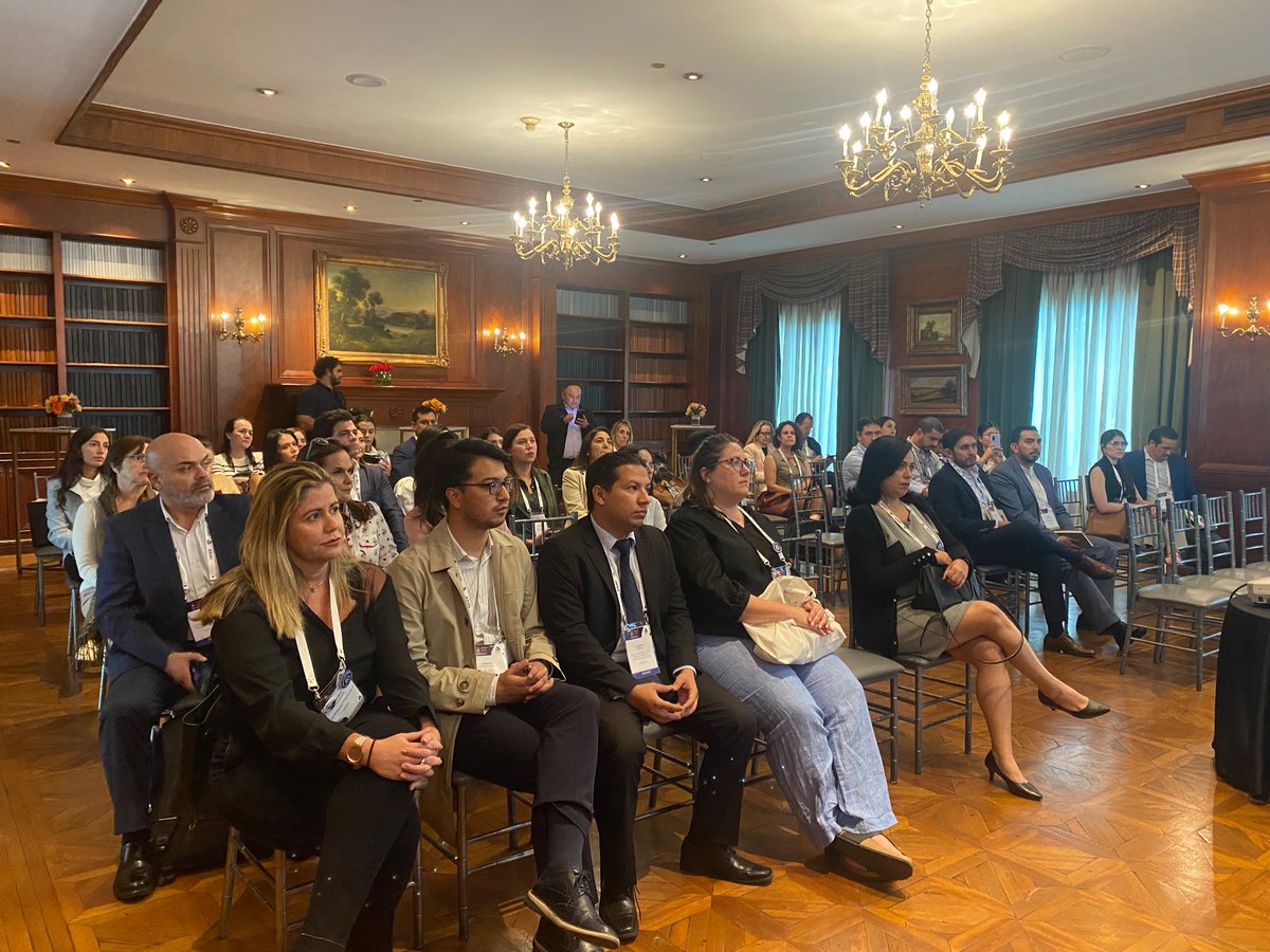 ASIPI_'s tweet photo. Bienvenidos nuevos socios de ASIPI y asistentes por primera vez a nuestros eventos! #programamentores #ASIPIQuito https://t.co/T22Y8CS5nH