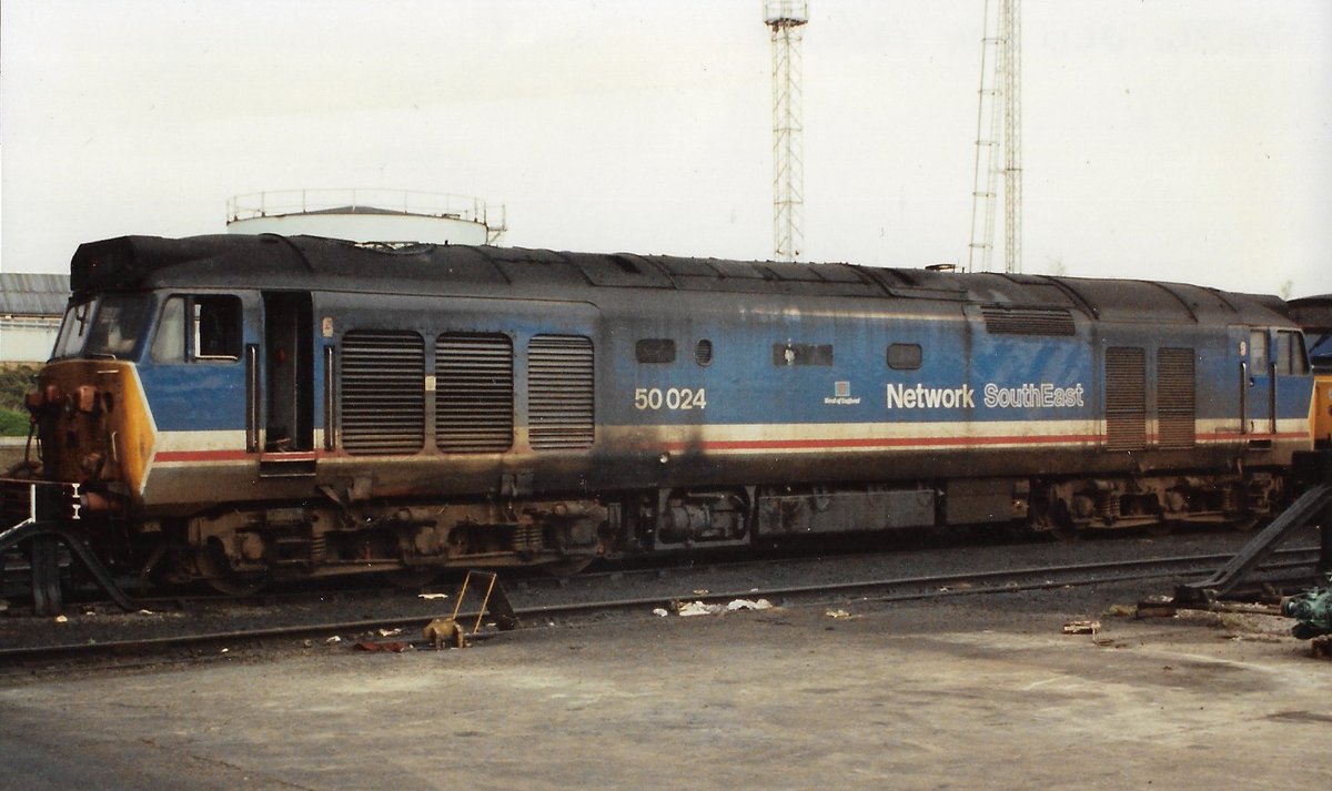 Old Oak Common TMD 14th April 1991
The grim sight of Class 50 diesel loco 50024 'Vanguard' withdrawn 2 months earlier. De-named and filthy, the Hoover would be broken up in situ 3 months later
#BritishRail #Class50 #Vanguard #OldOakCommon #trainspotting #NetworkSouthEast 🤓