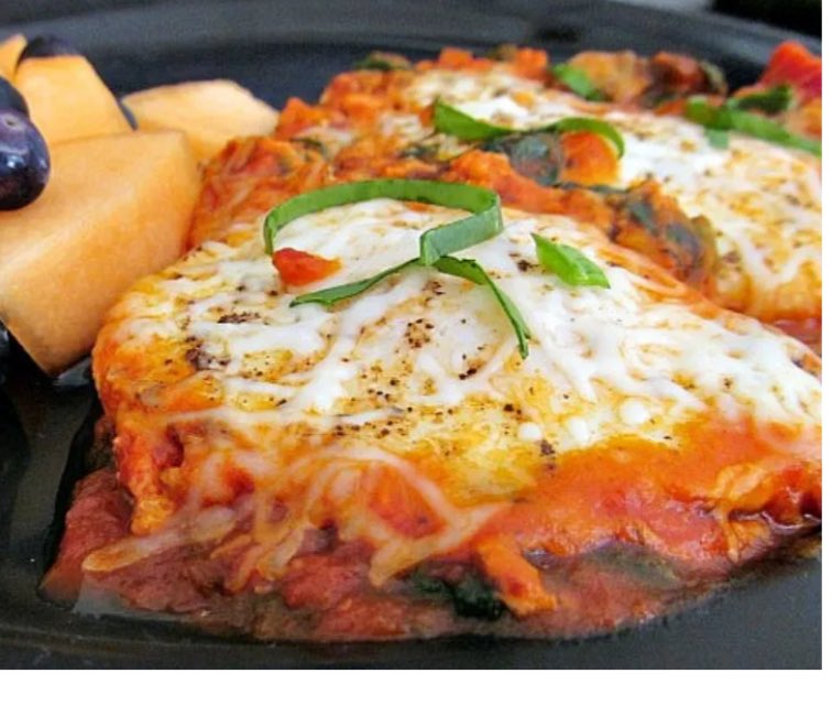 Making these Italian Skillet eggs (AKA eggs in purgatory) with mushrooms, spinach and mozzarella cheese for a late night dinner for two tonight. Easy lazy Sunday evening! 
Recipe>> myturnforus.com/italian-skille…

#EggsInPurgatory #SundayDinner